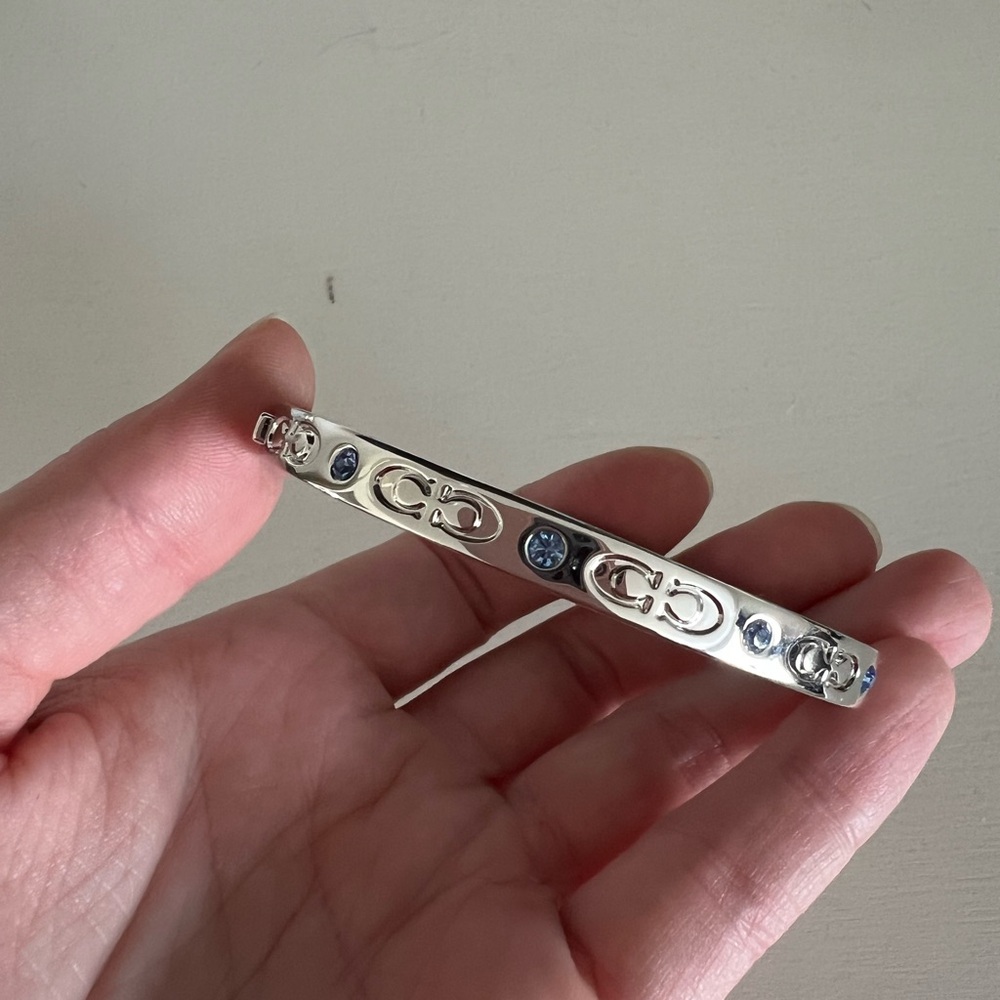 Coach Kissing Cs Bangle Bracelet Hinged Enamel Silver Pool Crystal Accents NWOT